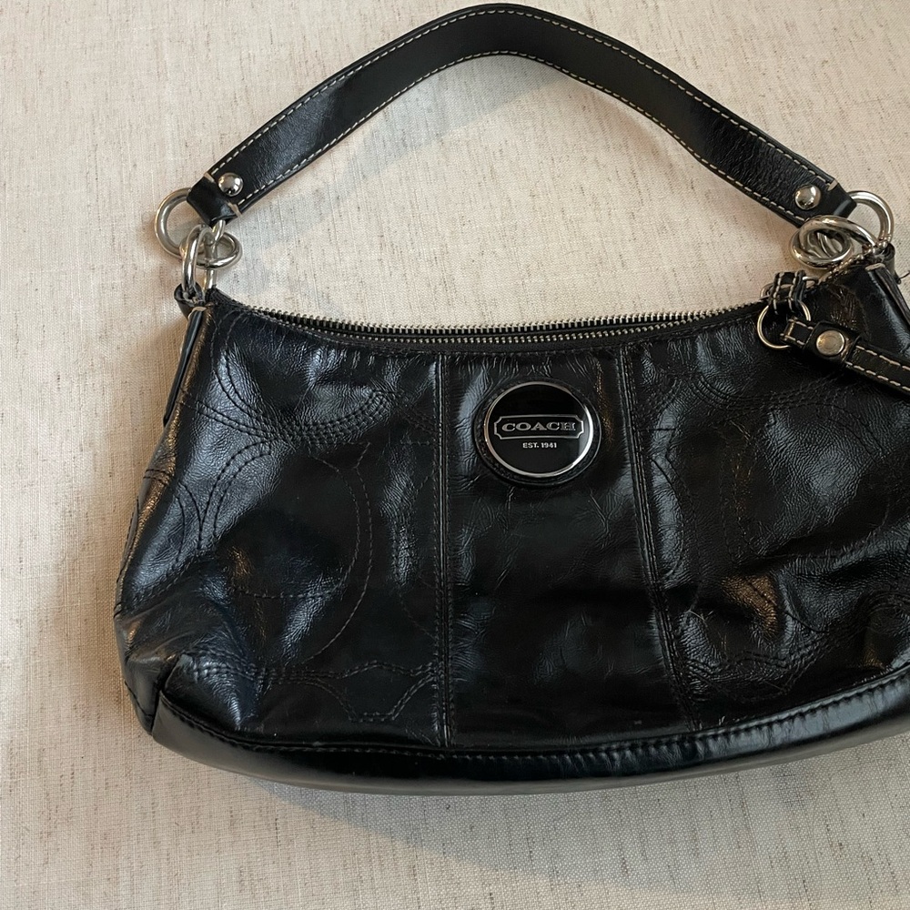 ❌SOLD❌Black leather Coach shoulder bag (Damaged)